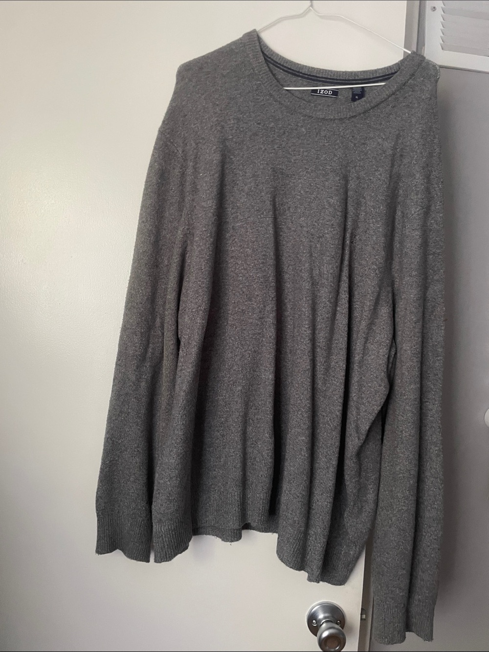 Izod Men's Charcoal Gray Crewneck Sweater